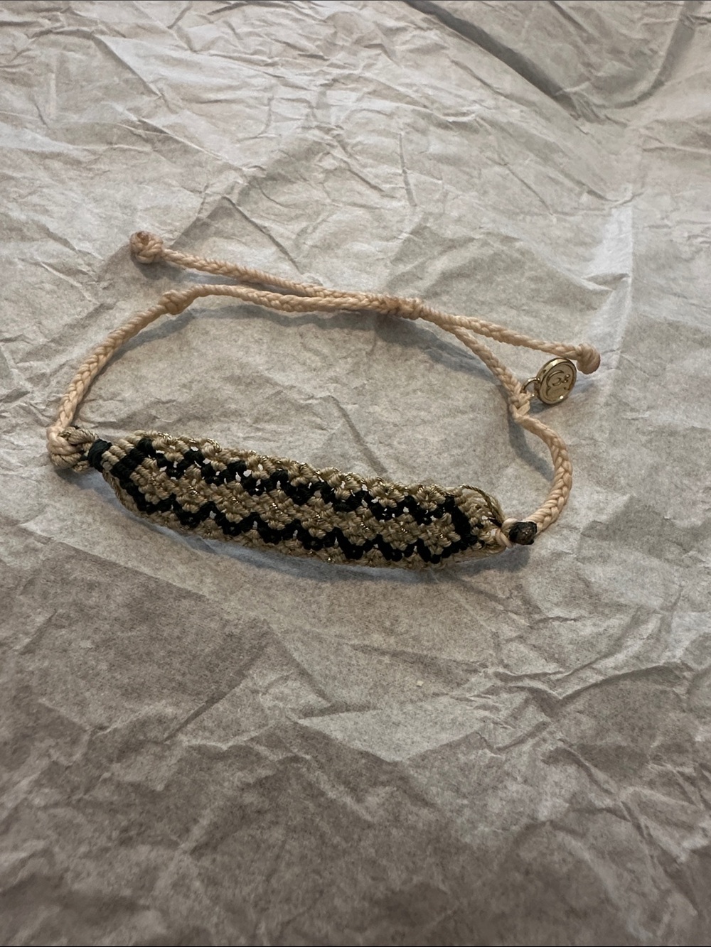 NWOT Pura Vida Braided Macramé Friendship Bracelet in Dark Green and Beige